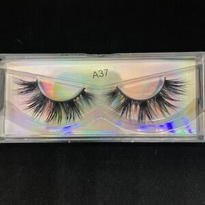 Eyelashes (A37)